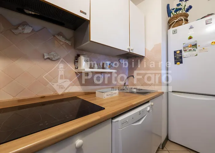 26 Baia Del Faro - Trilocale Con Patio E Giardino Vista Mare Apartamento *
